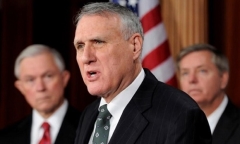 Cựu nghị sĩ Jon Kyl sẽ thay thế ông John McCain ở thượng viện Mỹ