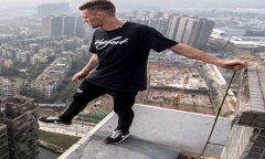 Thót tim cảnh chàng trai