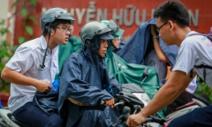 Bão số 16: Học sinh Sài Gòn nghỉ học tránh bão từ sáng 25/12