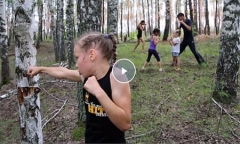 Cô bé 10 tuổi đấm gãy thân cây trong một phút