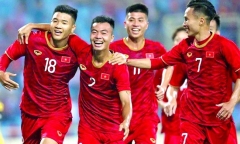 Mặc trời mưa bão, trận đấu U22 Việt Nam - U22 Singapore vẫn diễn ra