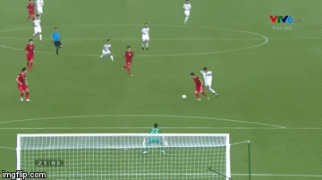 Video: Số 10 tuyển Iraq cướp bóng, tung cú dứt điểm hiểm hóc đánh bại thủ môn Văn Lâm