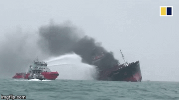 Video: Tàu chở dầu treo cờ Việt Nam bốc cháy dữ dội ngoài khơi Hong Kong