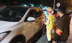 Tài xế bỏ cả ô tô để trốn kiểm tra nồng độ cồn