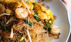 Bữa trưa đơn giản với miến xào tôm thơm ngon lạ miệng 