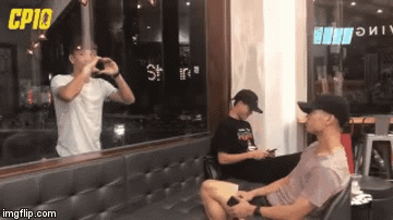 Video: Văn Toàn cười ngặt nghẽo xem Minh Vương, Công Phượng “thả tim” nhau