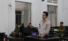 Xét xử người chồng đâm chết vợ 