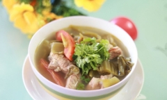 Món ngon mỗi ngày: Canh sườn nấu dưa chua ngon miệng, đưa cơm