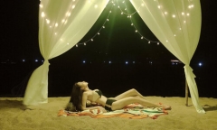 Hoa hậu Diễm Hương khoe ảnh bikini nóng bỏng, nhưng màn đối đáp 