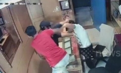 Video: Tên cướp bị tóm gọn sau khi dùng bình xịt hơi cay tự chế