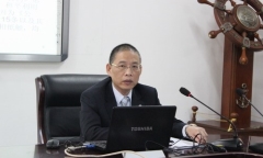 Học giả Trung Quốc: Tạm gác Hoa Đông, 