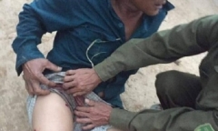 Điều tra đối tượng dùng súng bắn trưởng thôn giữa ban ngày