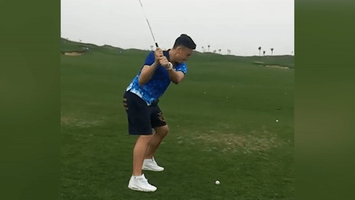 Video: Thủ môn Văn Lâm trổ tài đánh golf khiến CĐV không nhìn được cười