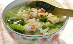 Món ngon mỗi ngày: Canh bầu nấu tôm tươi thanh ngọt