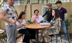 Fan 'Về nhà đi con' hoang mang khi thấy hình ảnh ông Sơn bị thương