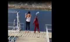 Clip: Nữ du khách Tây bị xua đuổi khi vào “Tuyệt tình cốc” chụp ảnh