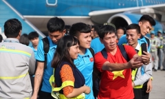 CĐV Việt Nam chào đón đội tuyển Việt Nam về nước sau chiến thắng trước Philippines