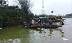Bé gái 4 tuổi nghi rơi xuống sông mất tích lúc sáng sớm