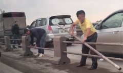 Xử lý nghiêm tài xế tự ý tháo dải phân cách cầu Thanh Trì, trốn CSGT