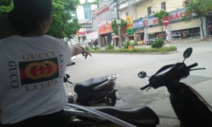 Vụ Phó Chủ tịch quận Thanh Xuân đậu xe ăn bún: Lòng đường của ai?