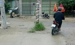 Chủ tịch UBND tỉnh Cà Mau chỉ đạo xử lý gấp vụ cột điện nằm giữa phố