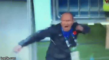 Vì sao Quang Hải quay lưng khi Bùi Tiến Dũng tung cú sút lịch sử “kết liễu” Jordan?