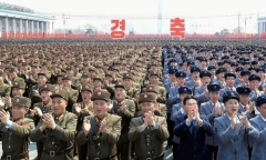 Hàng nghìn người Triều Tiên tuần hành chúc mừng Chủ tịch Kim Jong-un tái đắc cử