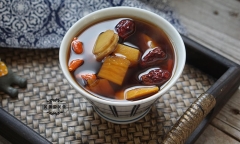 Chè khoai lang táo đỏ đẹp da, chống cảm cúm, ăn 1 bát lại muốn ăn 2