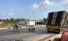 Tin tai nạn giao thông mới nhất ngày 15/2/2020: Xe container trôi trên đường cán chết người bán vé số