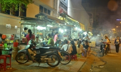 Ông Đoàn Ngọc Hải ngừng ra quân, vỉa hè lại bị tái chiếm tràn lan