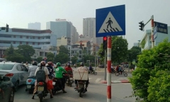 Hà Nội: Nhiều phụ nữ bị dàn cảnh va chạm giao thông để trộm tài sản