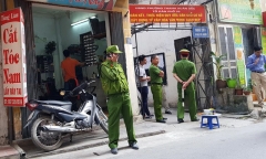Hà Nội: Phát hiện người đàn ông chết trong tư thế treo cổ trên cột điện