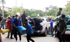 2 tấn gạo đến với những hộ nghèo bị thiệt hại bởi mưa đá ở Sơn La