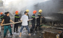 Bình gas phát nổ, 9 ki-ốt ở chợ Vị Thắng bị thiêu rụi