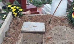 Nam thanh niên xưng quản trang đào mộ người vừa chết tìm vàng thỏi