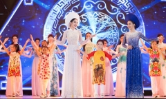 Nam Em duyên dáng với áo dài, khoe giọng ngọt ngào cùng Ái Phương