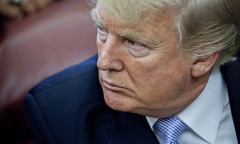 15 bang kiện ông Trump vì quyết định bỏ 'Chính sách mộng mơ'