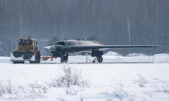 Tin tức quân sự mới nóng nhất hôm nay 8/8: ‘Thợ săn’ Sukhoi S-70 Nga tung cánh lần đầu tiên