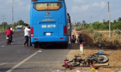 Bình Thuận: Hai vợ chồng bị ô tô khách tông tử vong trên đường đi làm