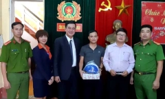 Vụ tiền bất ngờ trào ra từ khe ATM: Chủ nhân lên tiếng về số tiền “bỏ quên”
