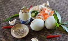 Tác dụng bất ngờ của việc ăn trứng vịt lộn vào buổi sáng
