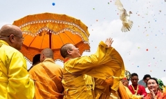 Độc đáo nghi lễ tắm Phật chùa Tam Chúc, mừng Đại lễ Phật đản Vesak 2019