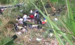 Philippines: Xe buýt lao xuống vực, 25 người chết