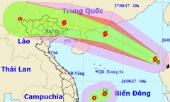 Bão số 7 di chuyển thần tốc, hút áp thấp nhiệt đới trên Biển Đông