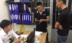 Tài xế taxi trả lại 30 triệu đồng cho khách bỏ quên trên xe