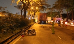 Chạy vào làn ôtô, người đàn ông nguy kịch vì bị xe container đâm