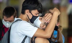 Philippines: Cặp đôi bị cấm ôm hôn ở nơi công cộng để ngừa dịch COVID-19
