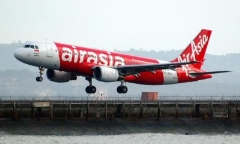 Phát hiện mảnh vỡ nghi của máy bay AirAsia mất tích