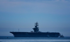 Tàu sân bay Mỹ USS D. Eisenhower phô diễn sức mạnh tại Canada