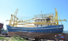 Tàu vỏ thép 17 tỷ vừa xuống nước đã hỏng, một ngư dân khởi kiện doanh nghiệp